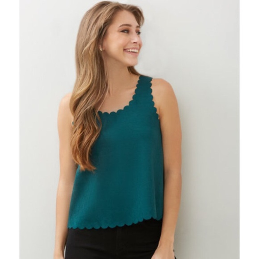BLACK South Moon Under Scallop Top